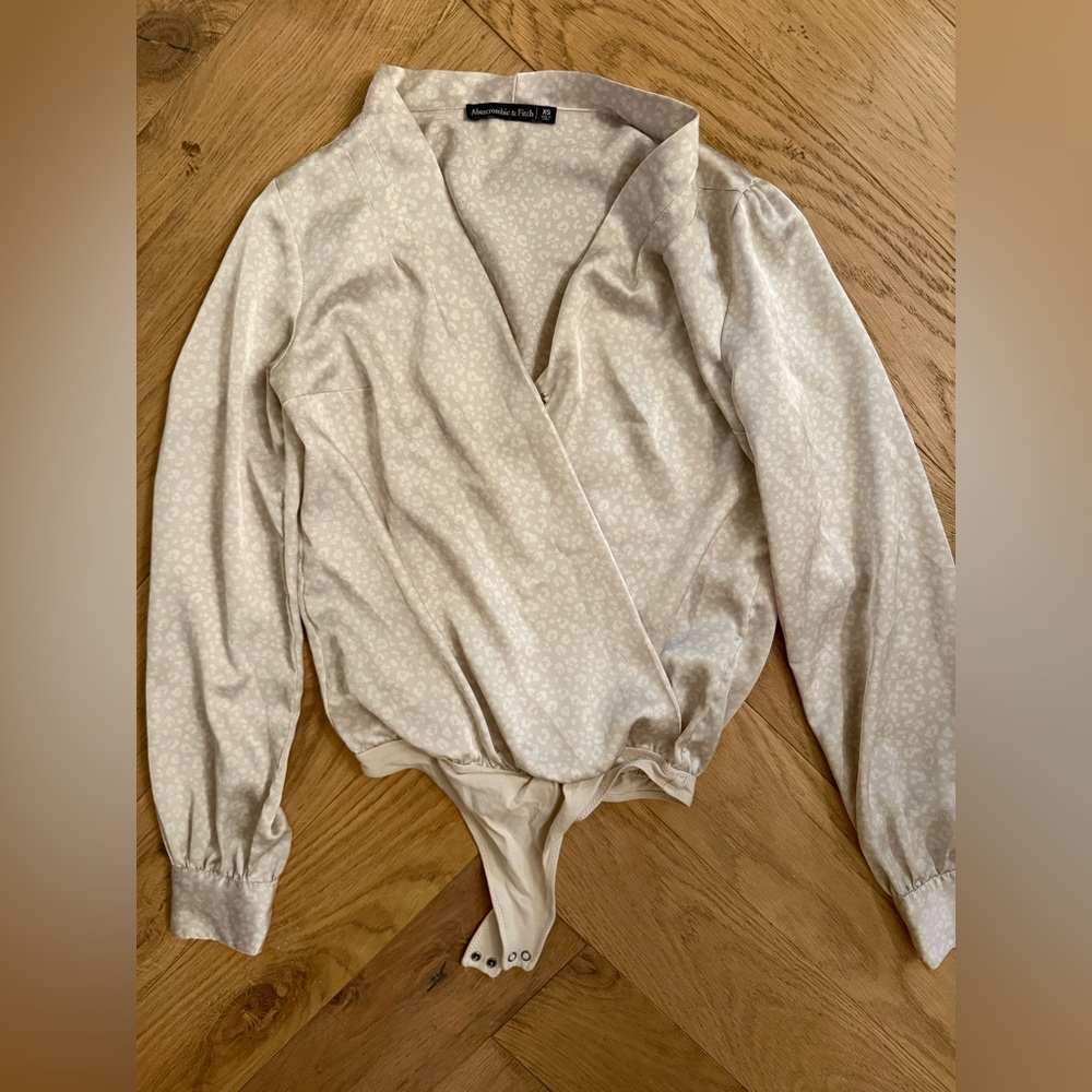 Abercrombie & Fitch | Satin Long-sleeve Bodysuit | XS